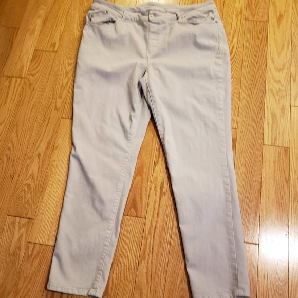 Chico's Denim - Chico's Platinum button/no zipper Gray Jegging - size 3 (16)